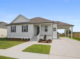 8537 Fairfax Dr, Chalmette, LA 70043
