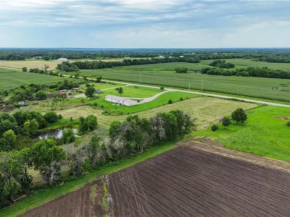 39541 Jingo Rd, La Cygne, KS 66040