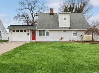 73 Constellation Rd, Levittown, NY 11756