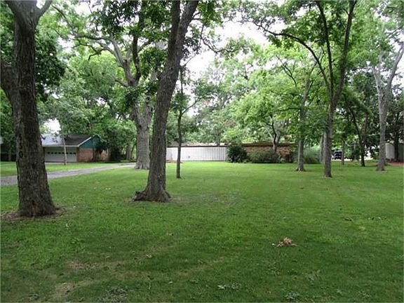 2nd image of 530 Oak Dr