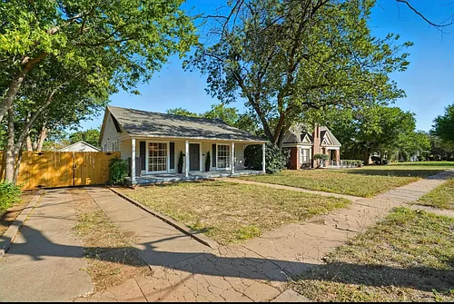 1109 Sayles Blvd Photo 1