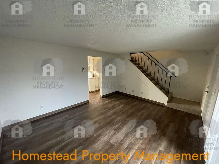 1630 Monmouth St — Photo 3