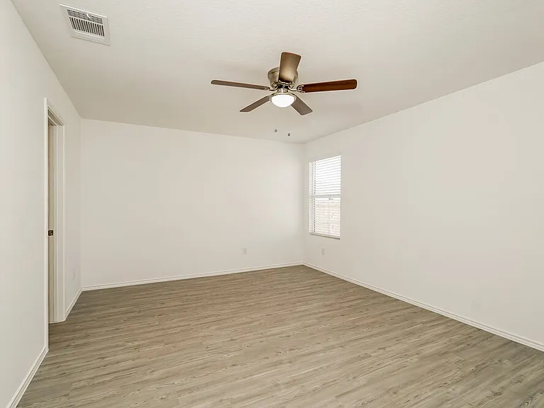 1221 White Willow — Photo 8