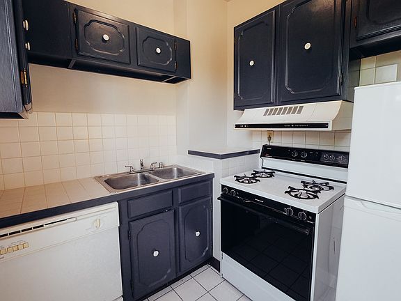 2nd image of 3036 Urwiler Ave Unit 2