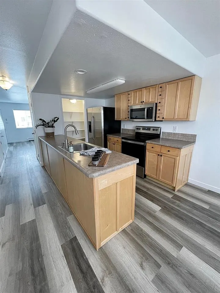 3 bed, 1.5 bath, 1204 sqft, $1,700 — Photo 4