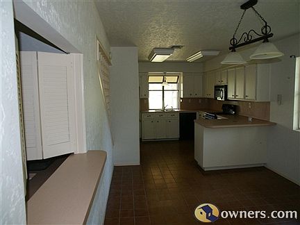 Breakfast Area and Kitchen