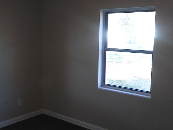 4th image of 7877 Caxton Cir W