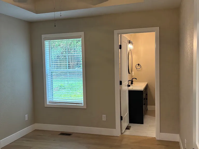1116 W Broadmoor St — Photo 10
