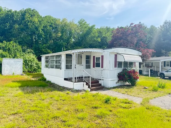 38 Hickory Rd, Taunton, MA 02780