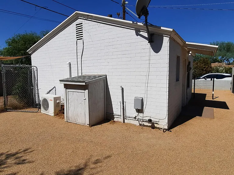 1401 E Hubbell St — Photo 3