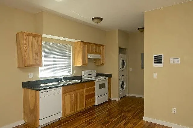 1354 High St #4 - Kitchen 1354 High St #4 - Kitchen