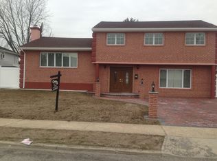37 Fox Pl, Hicksville, NY 11801