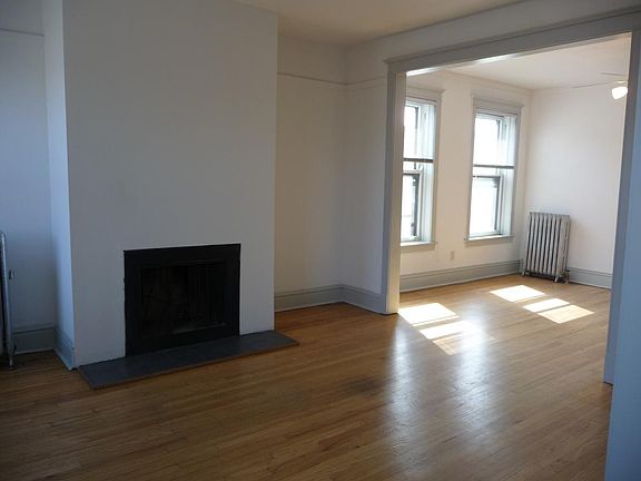 4th image of 4016 N Southport Ave #2