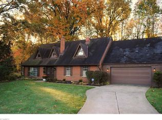 27343 Clinton Dr, North Olmsted, OH 44070