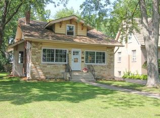 164 Barrypoint Rd, Riverside, IL 60546