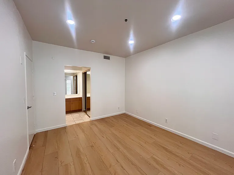 Primary Bedroom (1)