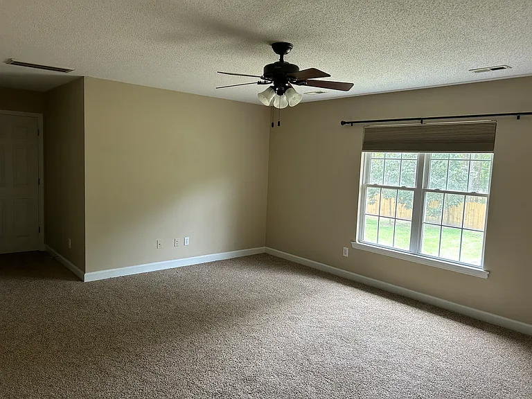 219 Yorkshire Dr — Photo 10