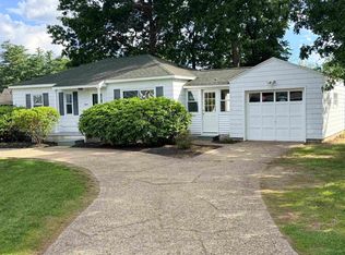 15 Woodbury Lane, Bedford, NH 03110