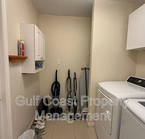 3185 Clifford St — Photo 55