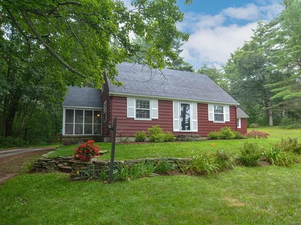 4 South St, Upton, MA 01568