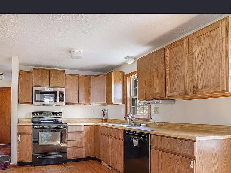 133 Mapleton Rd — Photo 4
