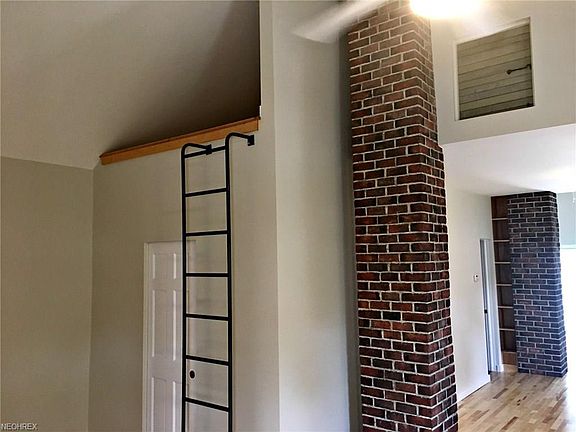 3rd image of 1867 W 50th St