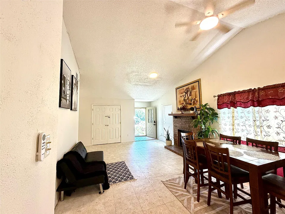 817 Colchester Dr