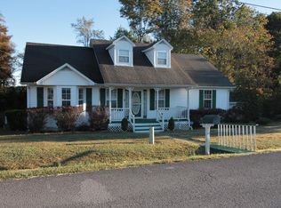 935 Holiday Haven Rd, Smithville, TN 37166