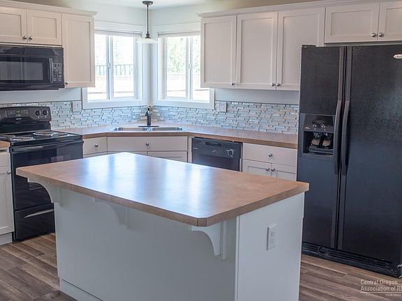 4th image of 61126 Brookhollow Dr