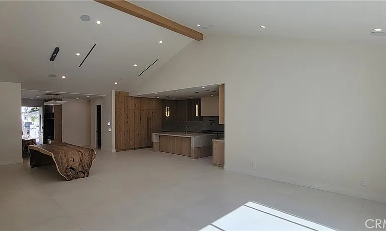 5061 Woodley Ave — Photo 11