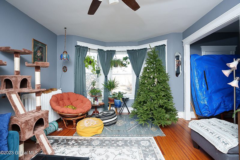 2nd image of 828 Madison Avenue