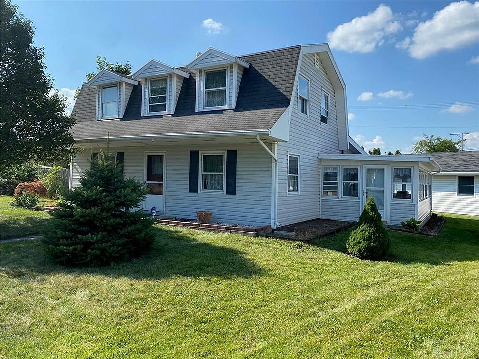 1st image of 7 Hobart Cir