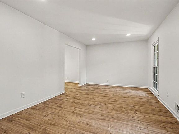 4th image of 3724 Satellite Blvd