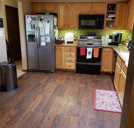 2nd image of 824 Chateau Dr