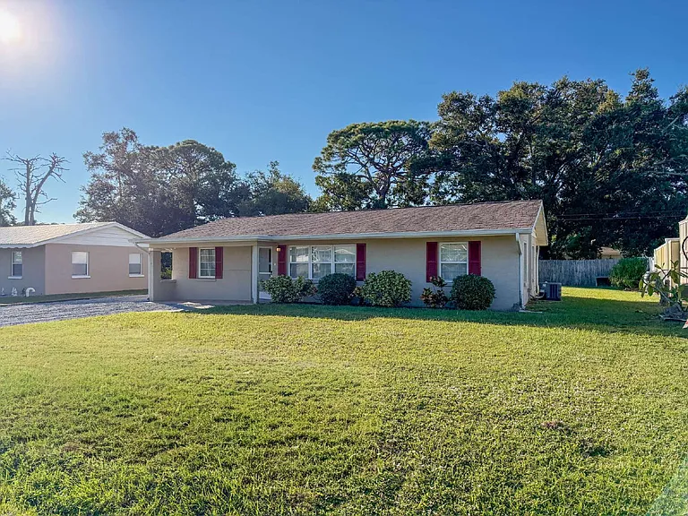 2714 Grand Cayman St — Photo 4
