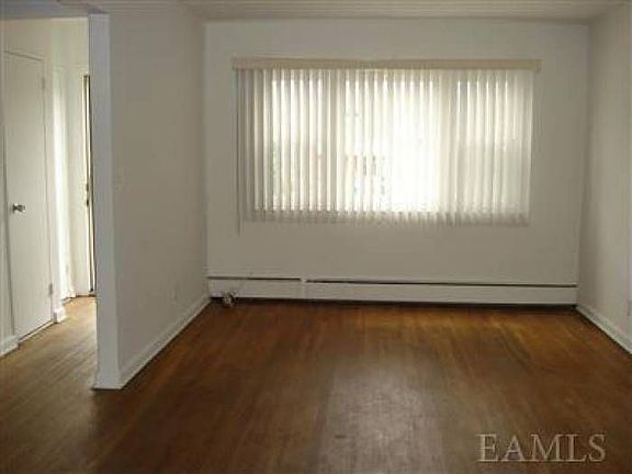 3rd image of 2458 Wilson Ave