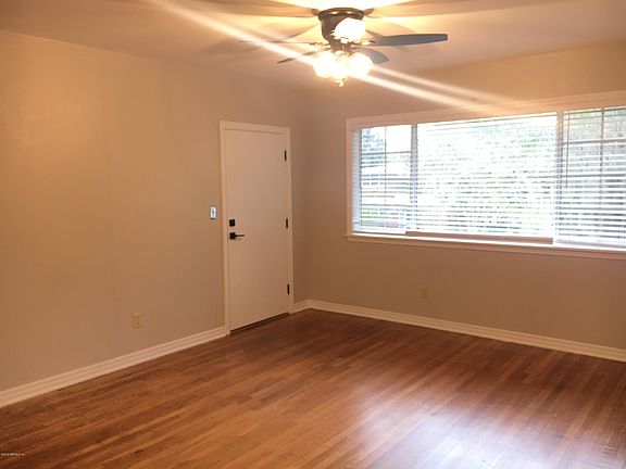 5th image of 3637 Oak St APT 3