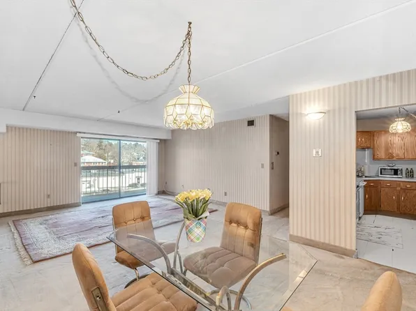 159 Main St APT 32A, Stoneham, MA 02180