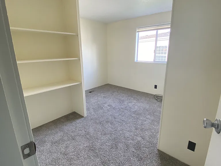 2208 Dublin Pl — Photo 6
