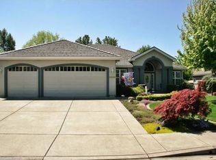 3382 Creek View Dr, Medford, OR 97504