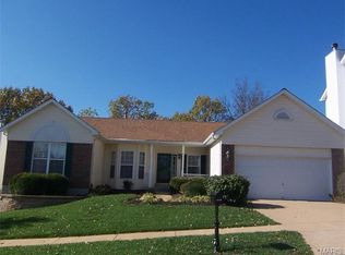 3129 Crystal Lake Dr, Saint Louis, MO 63129