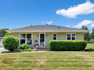 1116 W 12th St, Cedar Falls, IA 50613