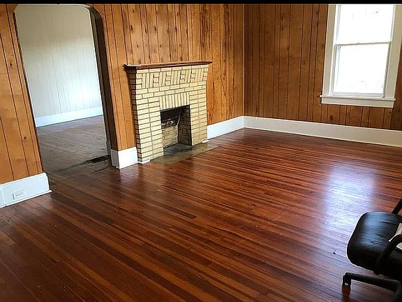 4th image of 1114 Oak St
