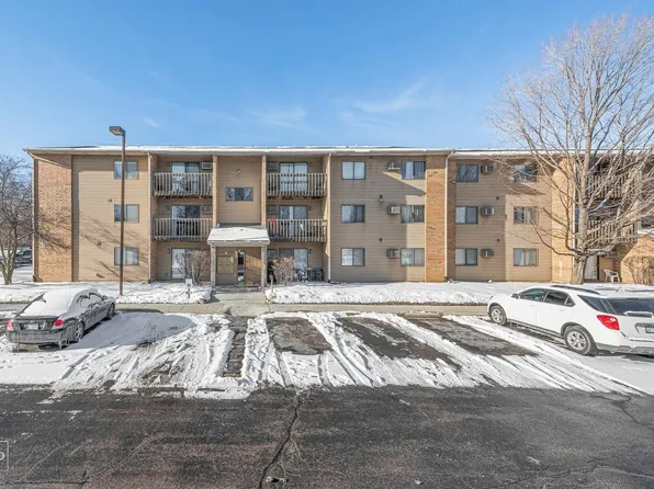 651 Virginia Rd, Crystal Lake, IL