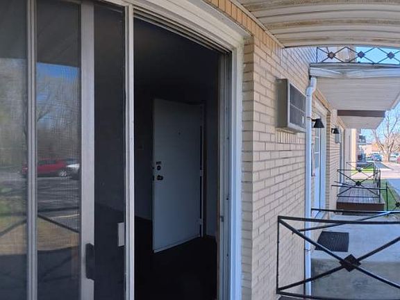 4th image of 1270 Center Rd APT 3
