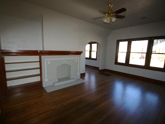 Living Room with Fireplace and bookshelves