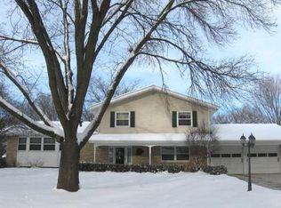 18 Meadowbrook Ct, Appleton, WI 54914