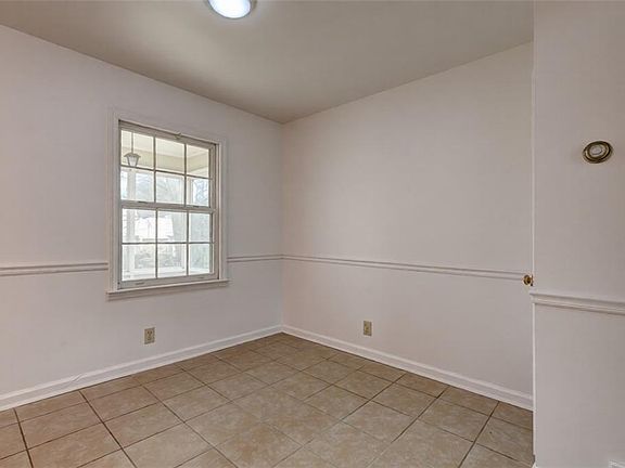 5th image of 119 Windermere Cir