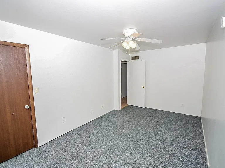 2225 Yorktowne Dr — Photo 16