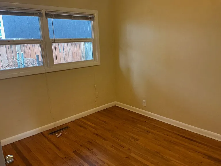 9626 N Clarendon Ave — Photo 7